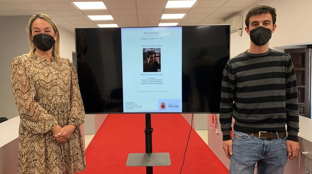 Cultura presenta las actividades para los próximos días con el monólogo de Miguel A. Martín, el concierto de Martín Guerrero y la Feria del Libro