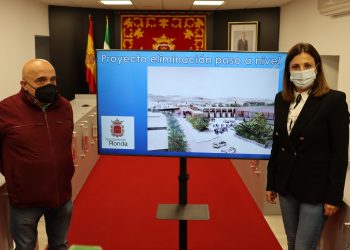 El Ayuntamiento y ADIF firman el convenio que supondrá la eliminación del paso a nivel de El Fuerte