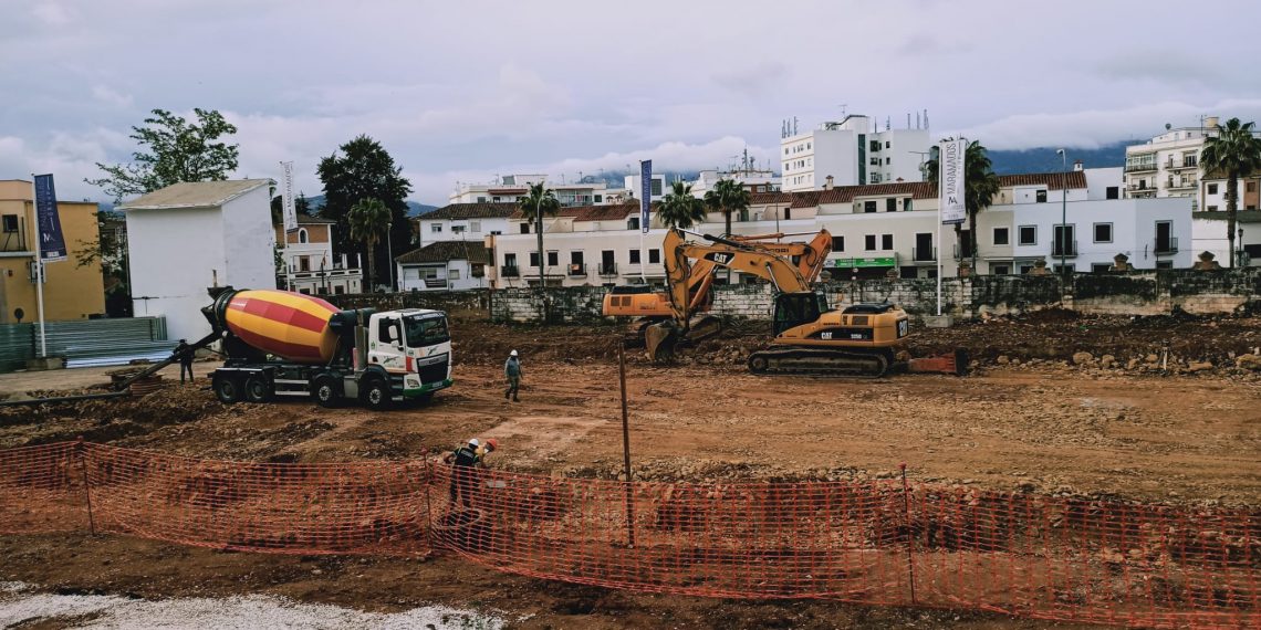 La alcaldesa desmiente al PSOE sobre la paralización de las obras de la nueva estación de autobuses