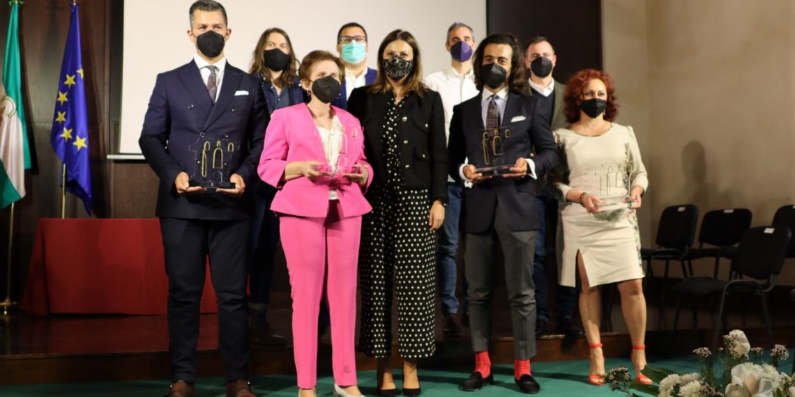 El Ayuntamiento reconoce a empresarios emprendedores que han empezado sus proyectos durante la pandemia