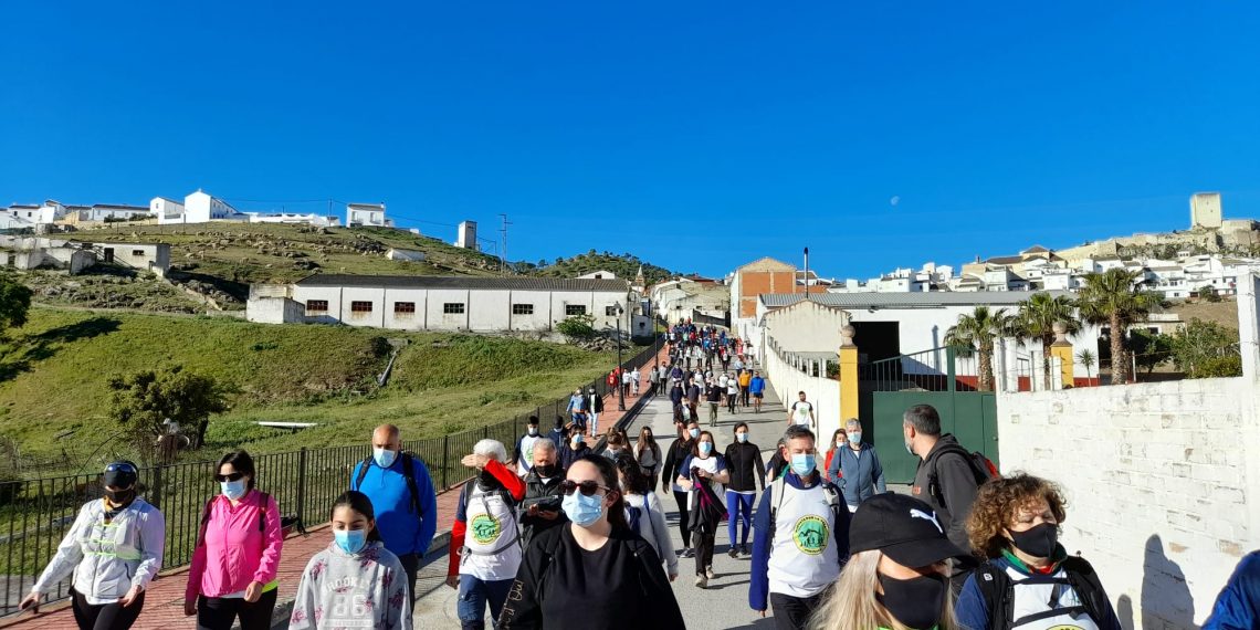 Más de 200 personas respaldan la I Marcha Cuidemos la Vega Cañetera en protesta por la colocación de un macroproyecto de placas solares