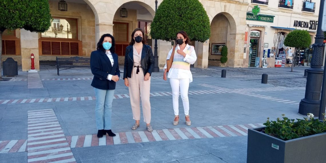 El Ayuntamiento finaliza los trabajos de mejora del pavimento y de la iluminación en la céntrica Plaza de España