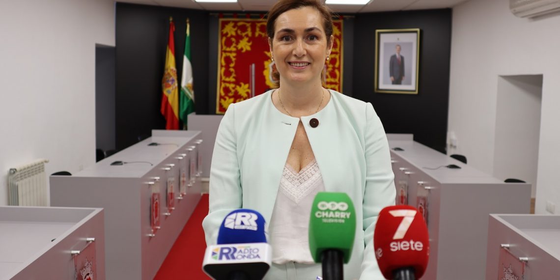 La delegada de Asuntos Sociales anuncia los cambios en la Ley de Dependencia que agilizará la concesión de las ayudas a los beneficiarios