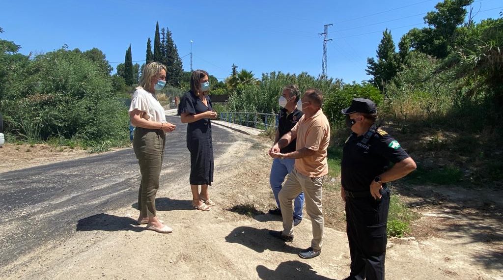 El Ayuntamiento finaliza la primera fase del Plan de Arreglo de Caminos con el asfaltado de un tramo muy transitado en el Llano de la Cruz