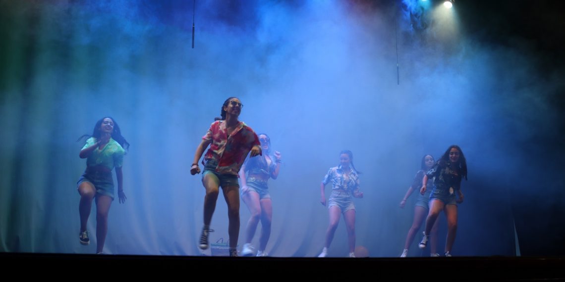 El musical ‘Grease’ recibe el apoyo del público rondeño llenando el teatro ‘Vicente Espinel’