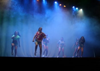 El musical ‘Grease’ recibe el apoyo del público rondeño llenando el teatro ‘Vicente Espinel’