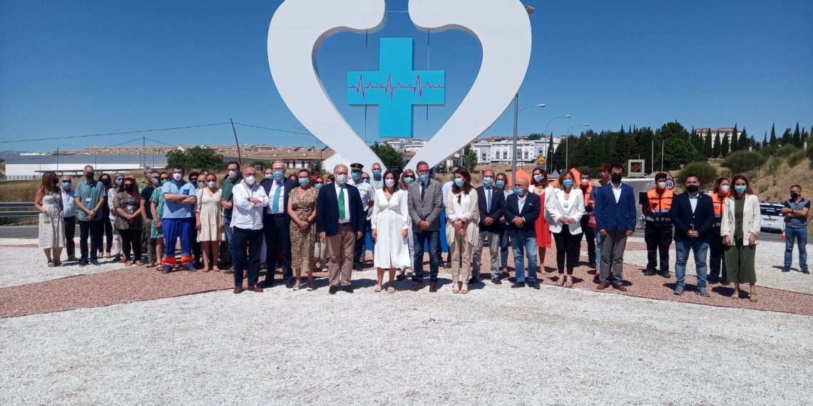 Ronda homenajea a los profesionales sanitarios y su labor en la pandemia con un monumento situado en una de las entradas a la ciudad