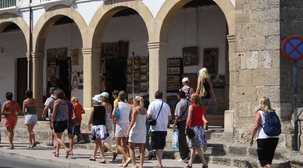 La delegación de Turismo anuncia la licitación del servicio de guías turísticos de la ciudad