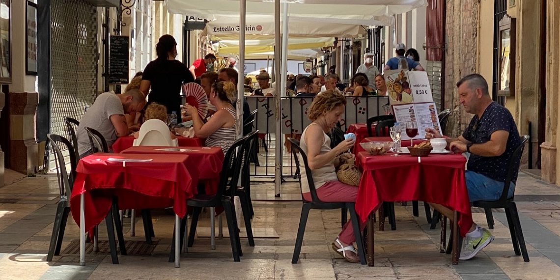 Los establecimientos podrán solicitar el permiso de ampliación de terrazas hasta el 30 de septiembre de manera excepcional
