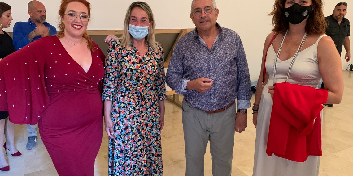 ‘Entre Amigos’ celebra sus diez años de trayectoria con un espectáculo que resume una década de vida cultural en la ciudad