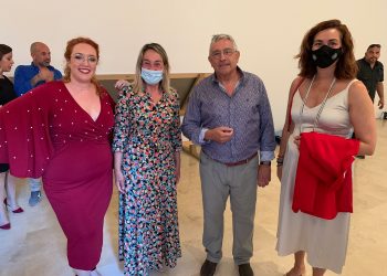 ‘Entre Amigos’ celebra sus diez años de trayectoria con un espectáculo que resume una década de vida cultural en la ciudad