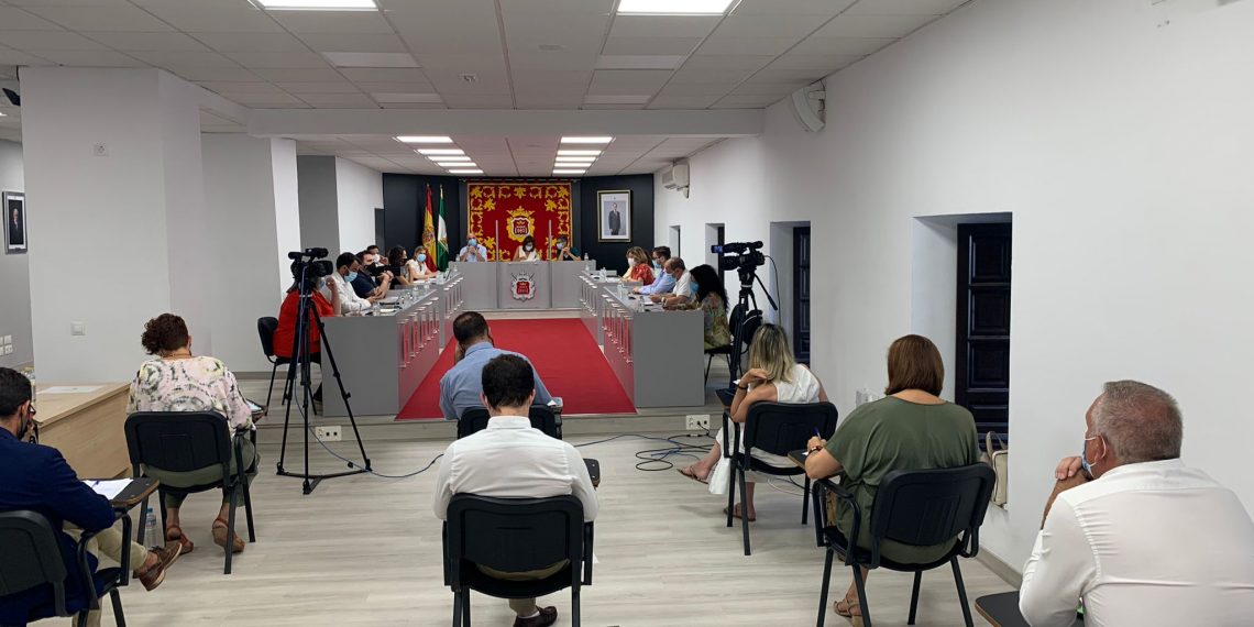 El pleno aprueba destinar más de 130.000 euros a reforzar las ayudas sociales y 217.000 a la limpieza antiCOVID de los centros educativos