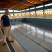 El Ayuntamiento invierte 35.000 euros en mejorar la piscina municipal cubierta y el campo de césped de la ciudad deportiva antes de retomar la actividad