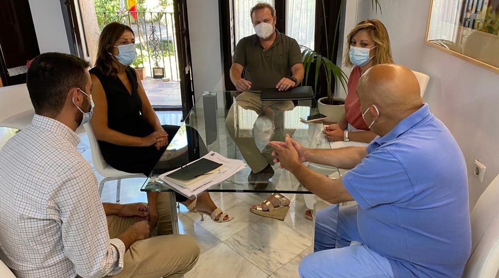 El Ayuntamiento formaliza la venta del corcho de los Montes de Propios que supondrá un ingreso de casi un millón de euros