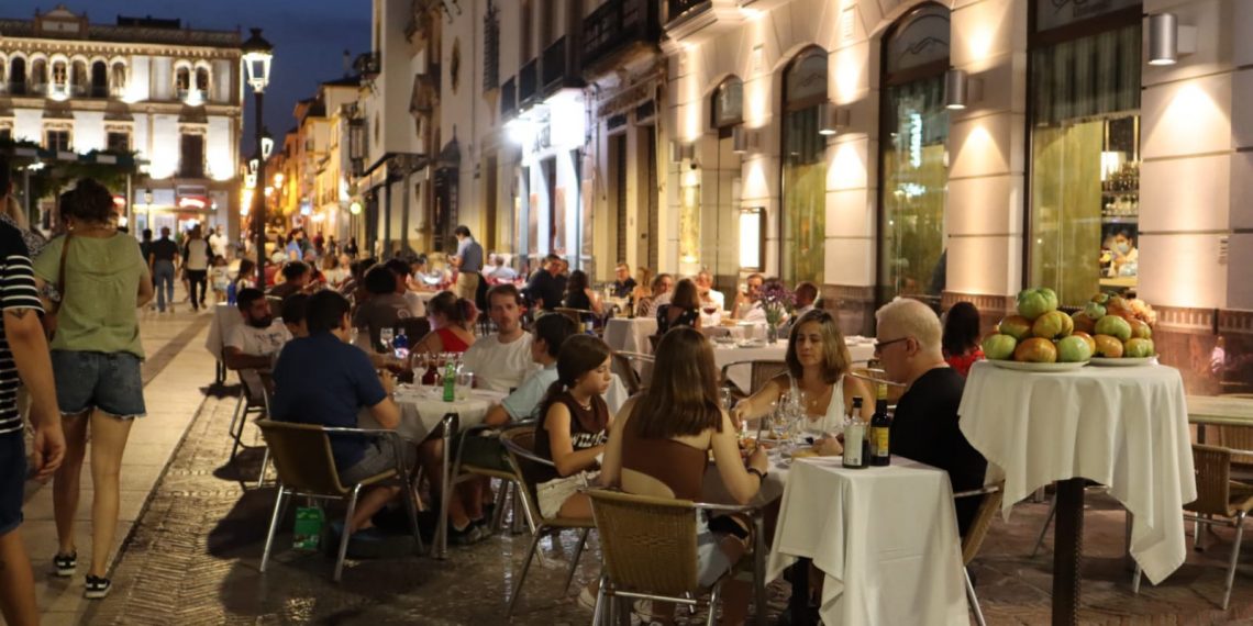 Málaga rebaja el nivel de alerta sanitaria ante la mejora de la incidencia de Covid