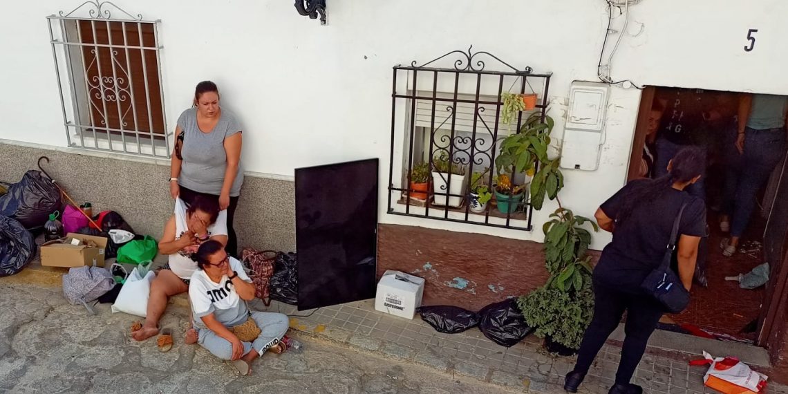 El desalojo de una vivienda se salda con la detención de cuatro personas