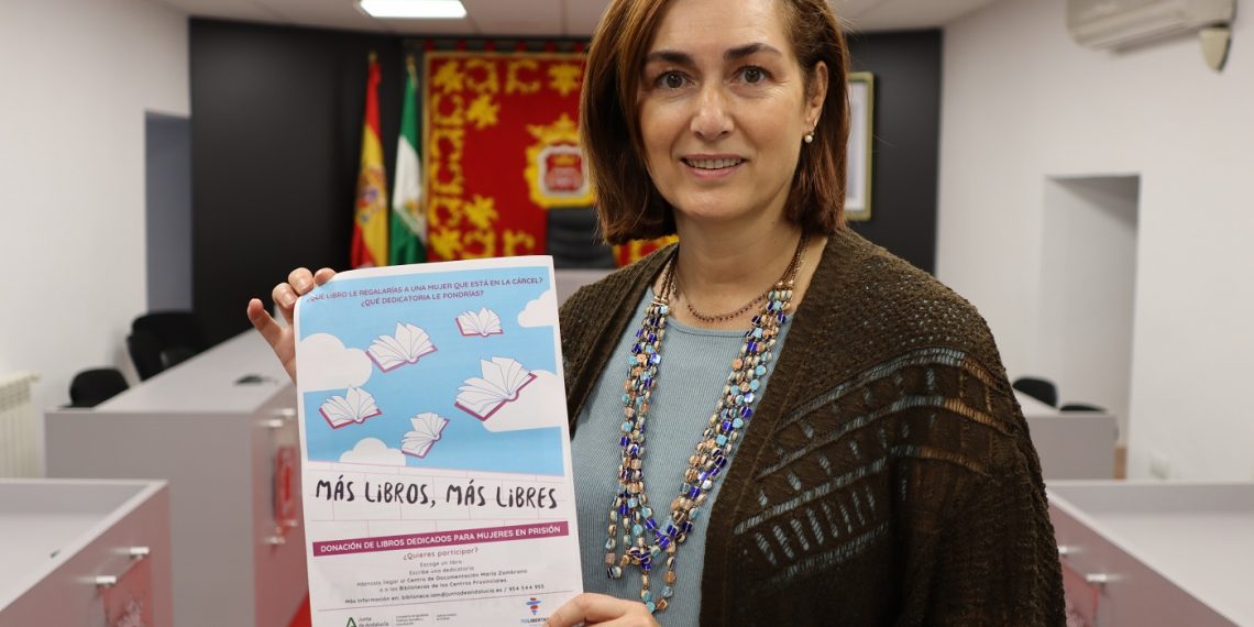 La delegación de Igualdad presenta la campaña ‘Más libros, más libres’, para enviar libros a mujeres presas en la cárcel de Alcalá de Guadaira