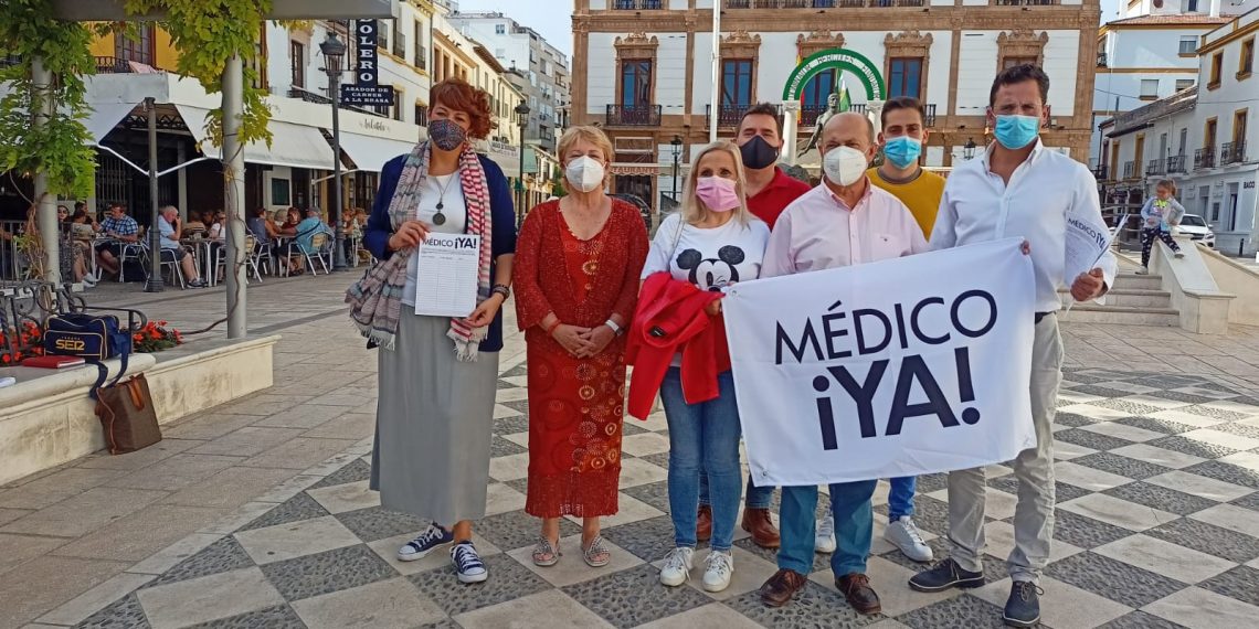 El PSOE de Málaga lleva a cabo una campaña para exigir a la Junta más medios en los centros de salud