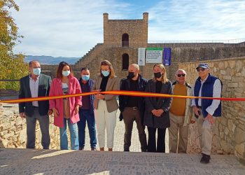 El Ayuntamiento inaugura el nuevo espacio interior de las Murallas del Carmen tras su mejora y puesta en valor con una inversión de 150.000 euros