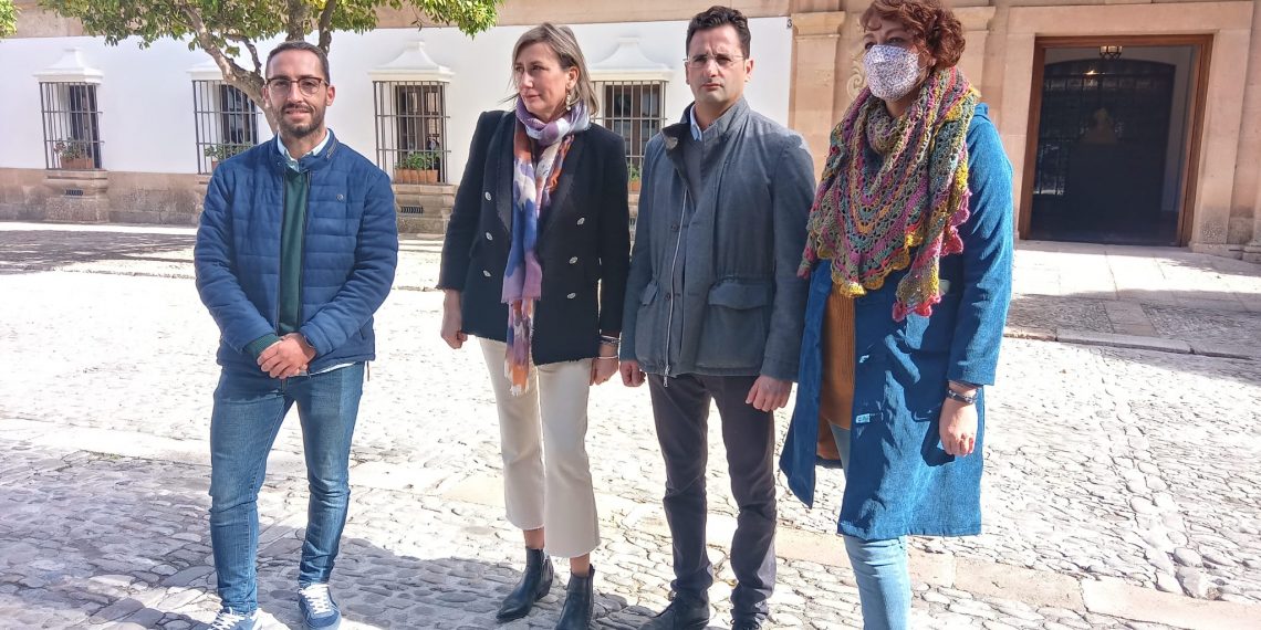 El PSOE pide apoyo para los trabajadores de Unicaja en Diputación y en el Parlamento de Andalucía