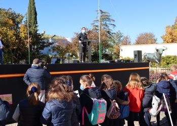 El Ayuntamiento celebra el Día de la Constitución con más de 200 escolares y todos los cuerpos de seguridad de la ciudad