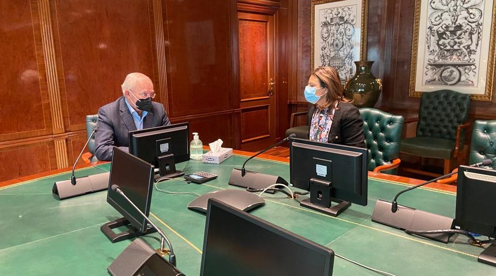 La alcaldesa exige a Unicaja Banco el mantenimiento de todos los puestos de trabajo y servicios que la entidad tiene en Ronda