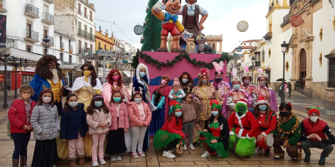 La delegación de Fiestas presenta los buzones donde los niños podrán depositar sus cartas a los Reyes Magos