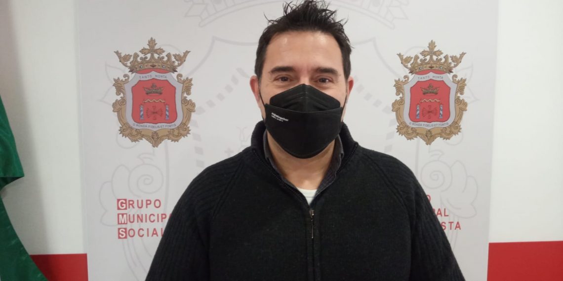 El PSOE critica que no haya ofertas a la segunda licitación de la pasarela peatonal sobre la vía del tren