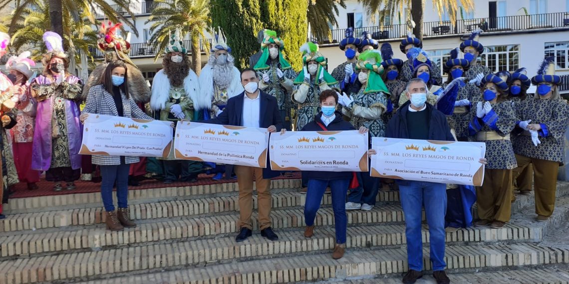 Los Reyes Magos y la Cartera Real hacen entrega de donativos a tres entidades de Ronda y una de Los Prados