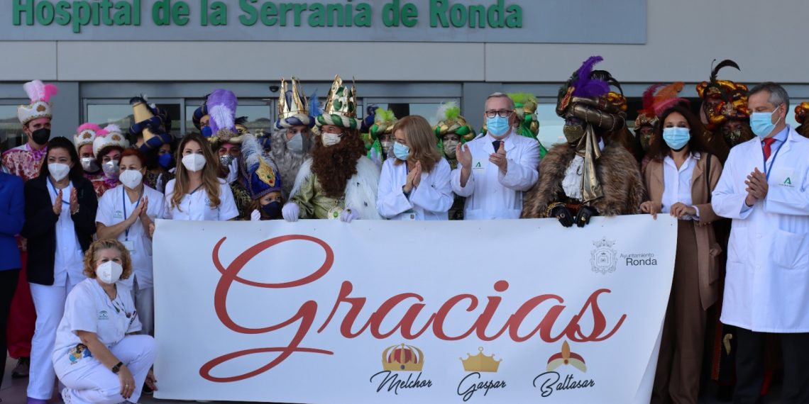 Los Reyes Magos y la Cartera Real entregan un mensaje de agradecimiento al Hospital del Ronda