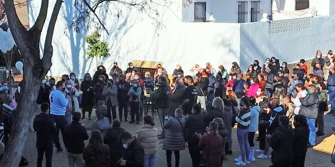 Vecinos de Arriate se concentran en recuerdo de María Esther