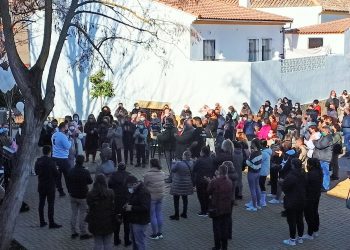 Vecinos de Arriate se concentran en recuerdo de María Esther