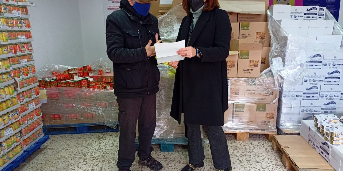 Asuntos Sociales y Cruz Roja organizan el primer reparto de alimentos del año que servirá para analizar la situación socioeconómica de la ciudad