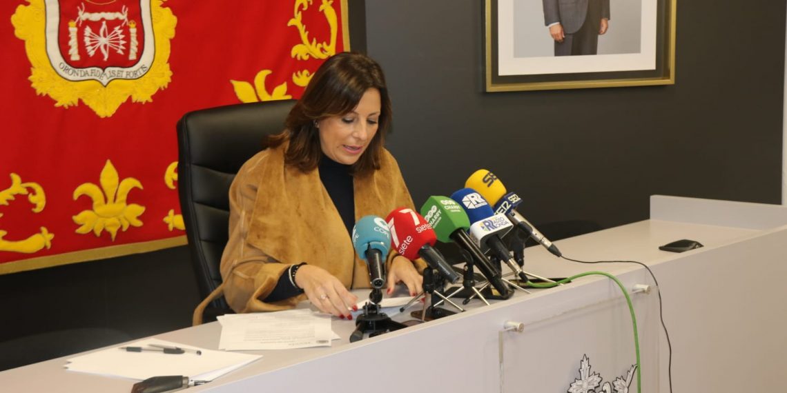 La alcaldesa de Ronda reestructura el equipo de gobierno y cesa de sus competencias municipales a dos concejales de APR