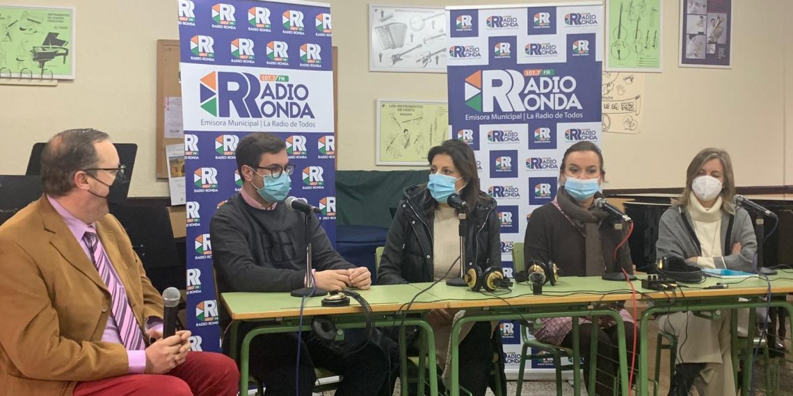 Radio Ronda realiza un programa especial desde el Conservatorio para celebrar la consecución de las Enseñanzas Profesionales