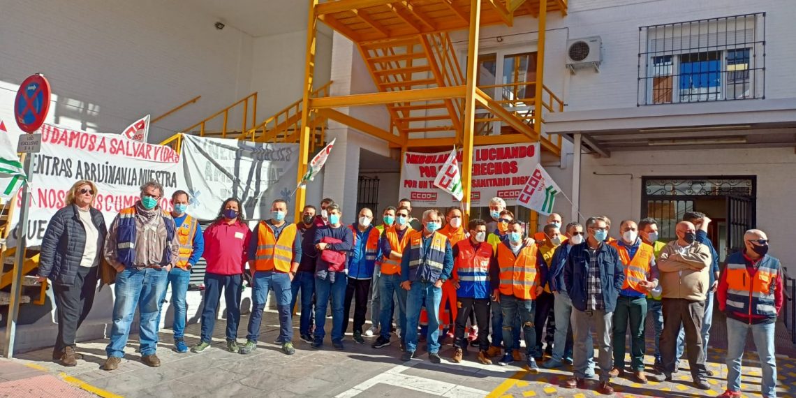 Concentración de los técnicos de transporte sanitario de ASM en Ronda Norte
