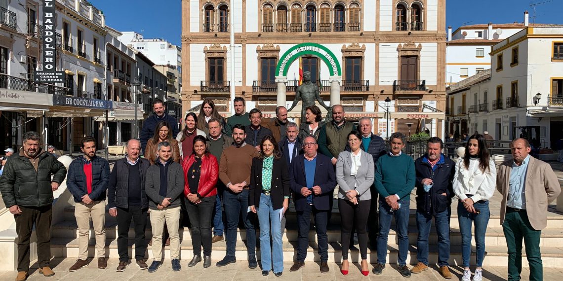 Los ayuntamientos de Ronda y la comarca dejarán de contratar servicios con Unicaja si la entidad cierra alguna sucursal del entorno