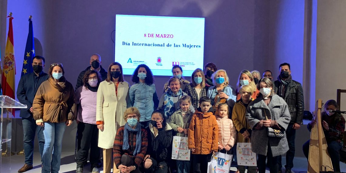 El Ayuntamiento celebra el Día de la Mujer con un acto donde se ha hecho un especial homenaje a las mujeres ucranianas