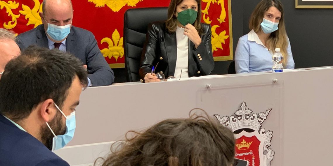 El Ayuntamiento elimina la tasa de toldos para aliviar la carga fiscal de los comerciantes rondeños