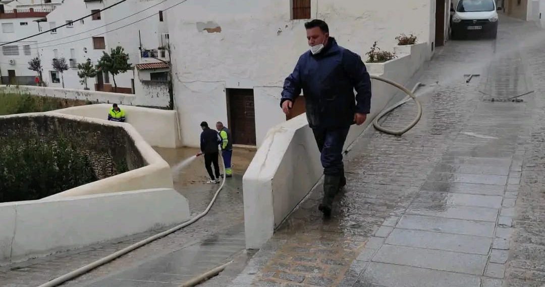 Setenil de las Bodegas va recuperando la normalidad tras la tromba de agua del martes