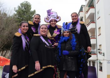     La Cabalgata de Carnaval 2022 de Ronda aglutina a cientos de personas en su recorrido.