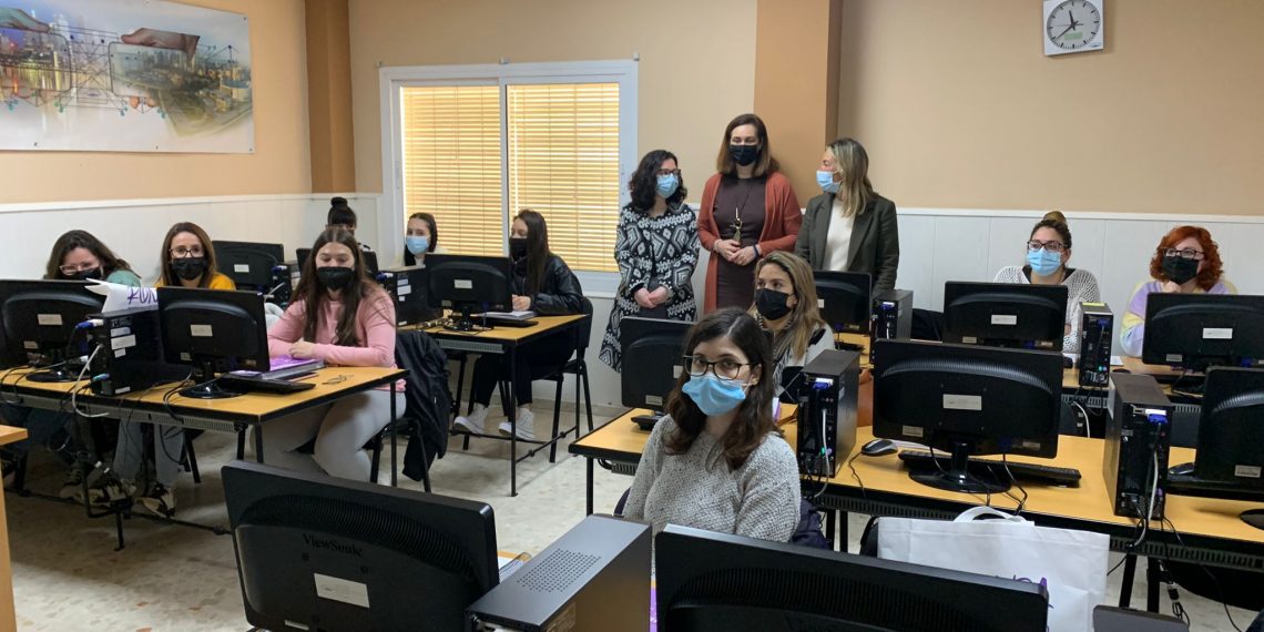 El Ayuntamiento pone en marcha una amplia oferta formativa para potenciar la búsqueda de trabajo para las mujeres desempleadas