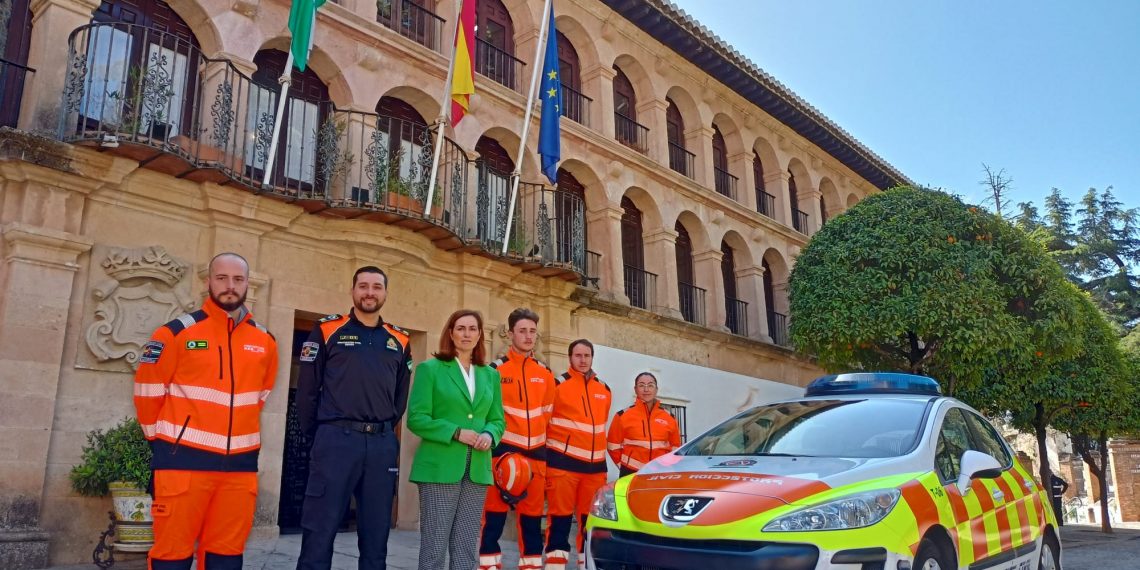 El Ayuntamiento presenta al nuevo jefe de la agrupación local de Protección Civil