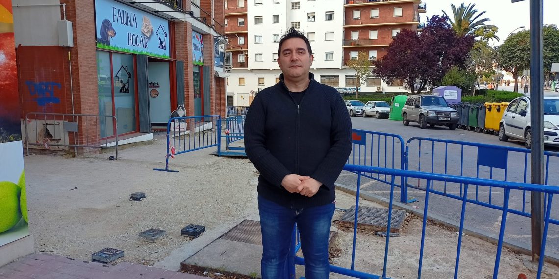 El PSOE denuncia la paralización de las obras de calle Polo