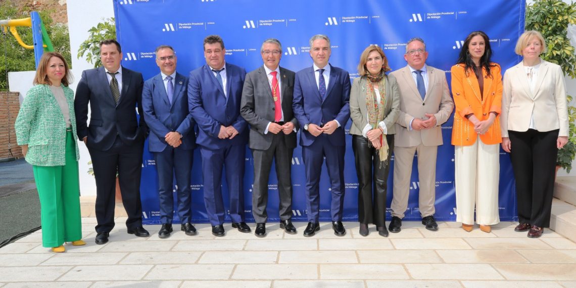 La Diputación entrega las Medallas de Oro de la Provincia a María Peláe, el Aeropuerto, Elías Bendodo, Miguel Ángel Herrera y la liga Provincial de Jábegas