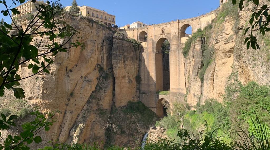 El pleno de Ronda aprueba el desarrollo de la primera fase del camino del desfiladero del Tajo￼