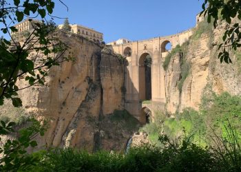El pleno de Ronda aprueba el desarrollo de la primera fase del camino del desfiladero del Tajo￼