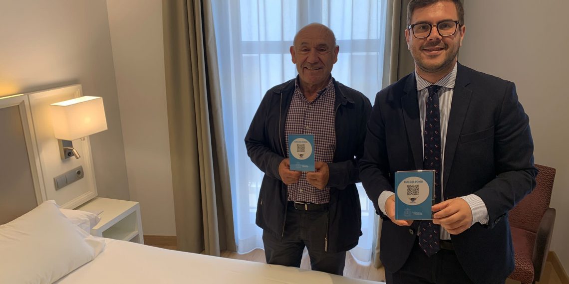 Turismo Ronda reparte más de 300 códigos QR para que los visitantes puedan acceder al Market Place y adquirir entradas a los principales monumentos de la ciudad