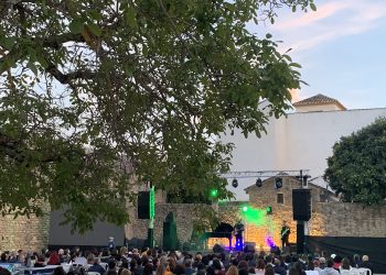 Concierto a beneficio de Cruz Roja en colaboración con el Ayuntamiento de Ronda  del grupo ‘Los Planetas’.￼