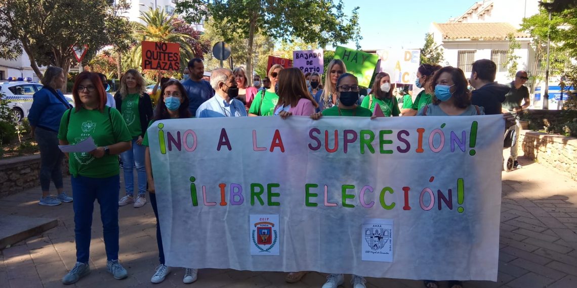 Las madres y padres del Cervantes vuelven a pedir que no se suprima una línea de infantil